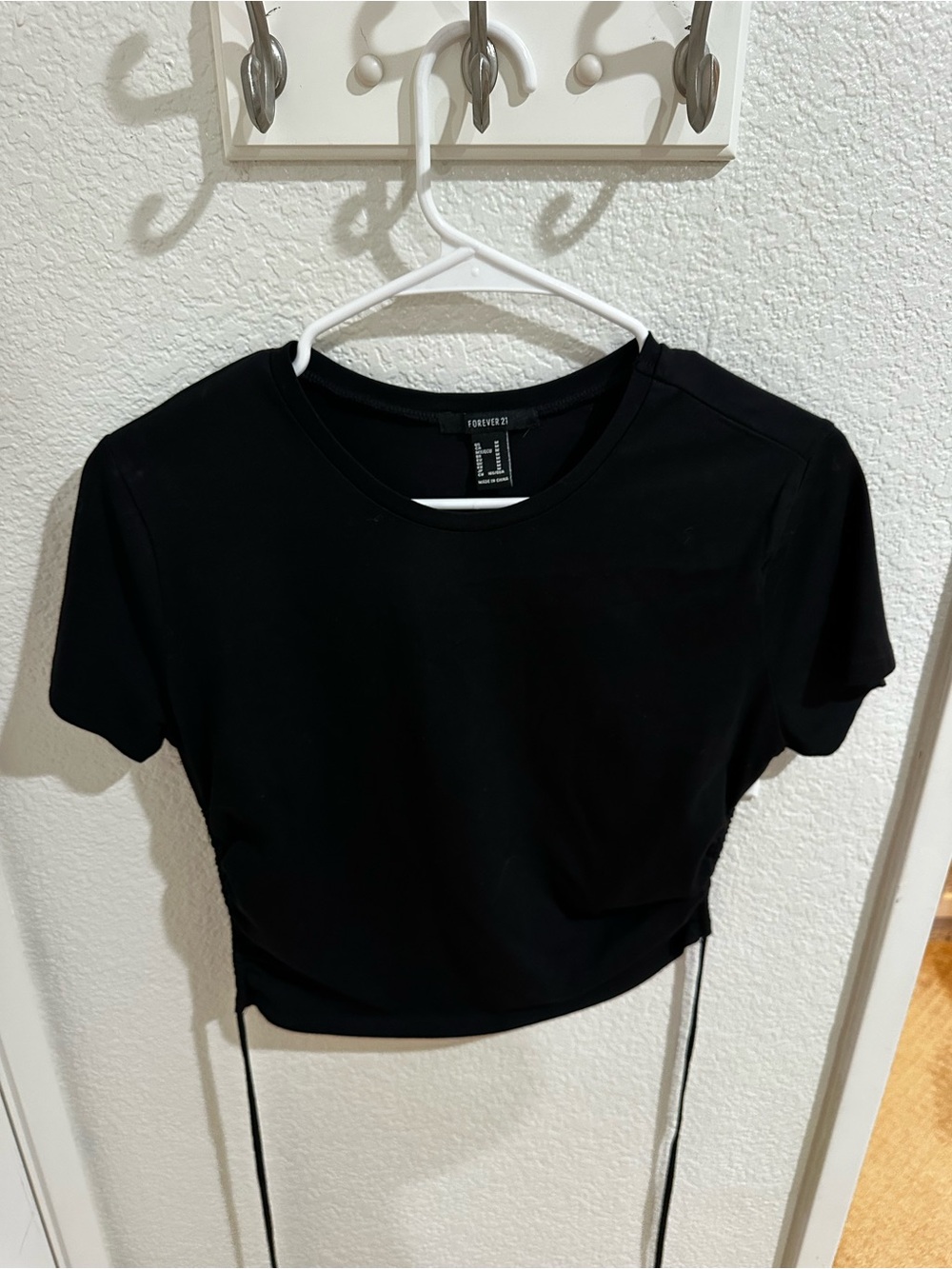 Forever 21 Black Short-Sleeve OPEN BACK Crop Top